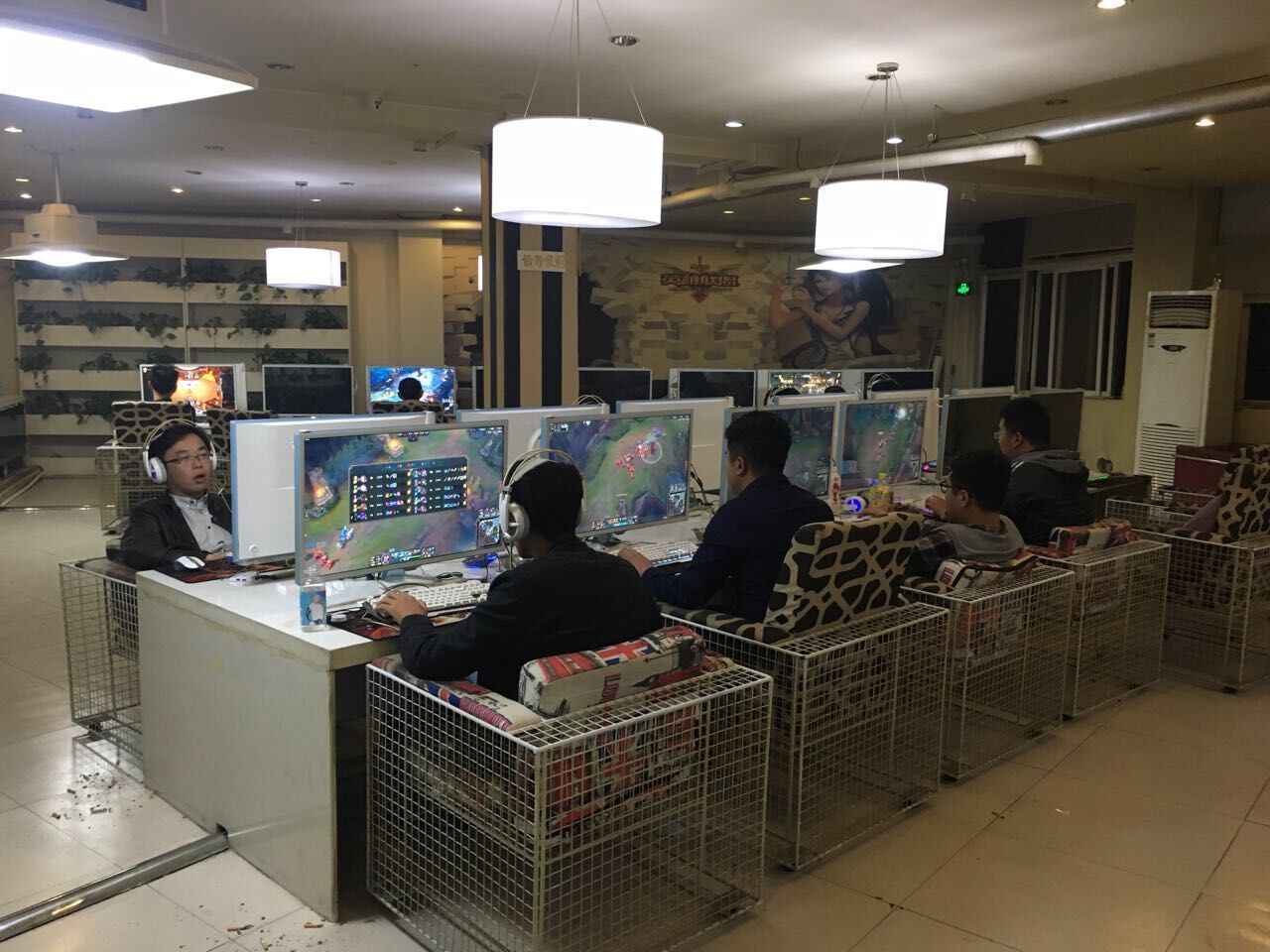 从一开始想做传统意义的老网吧到风格全新的转型经营——冰岛网咖
